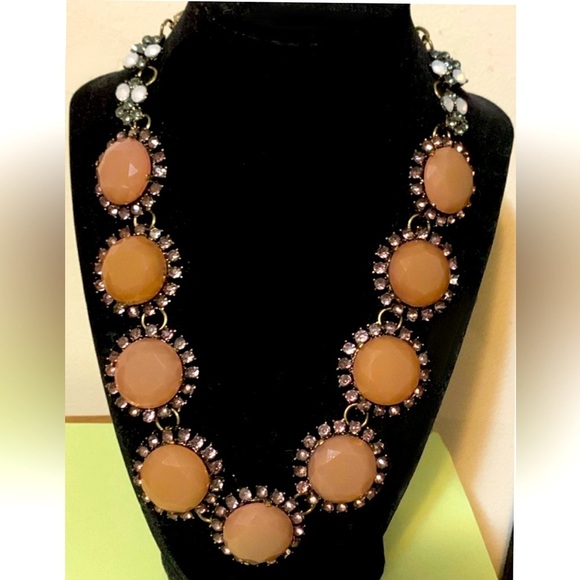 Vintage Jewelry - Elegant peach Statement Necklace